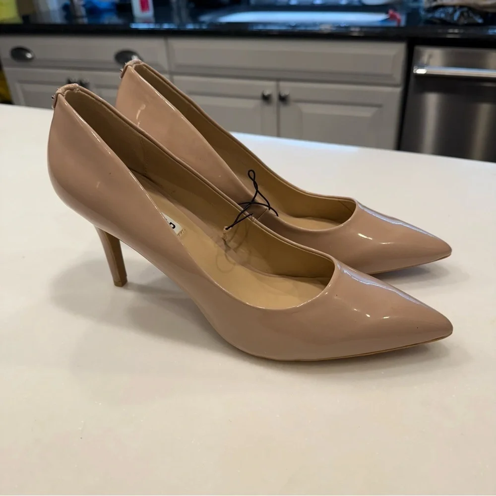 KARL LAGERFELD PARIS Patent Leather Pumps Nude Size 9.5M NEW